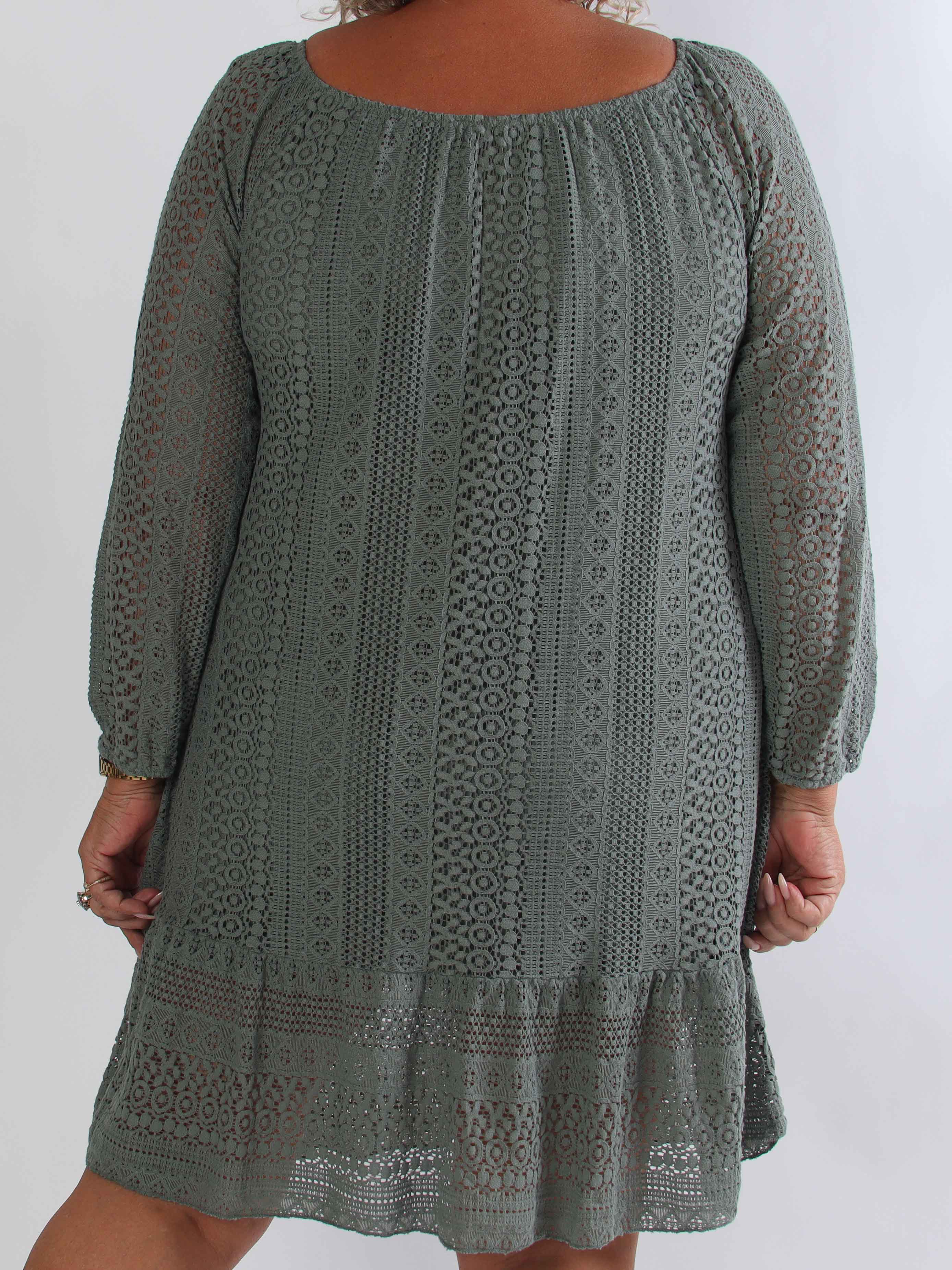Galateia Long Sleeve - Feminin plus size kjole i blød bomuldsblonde
